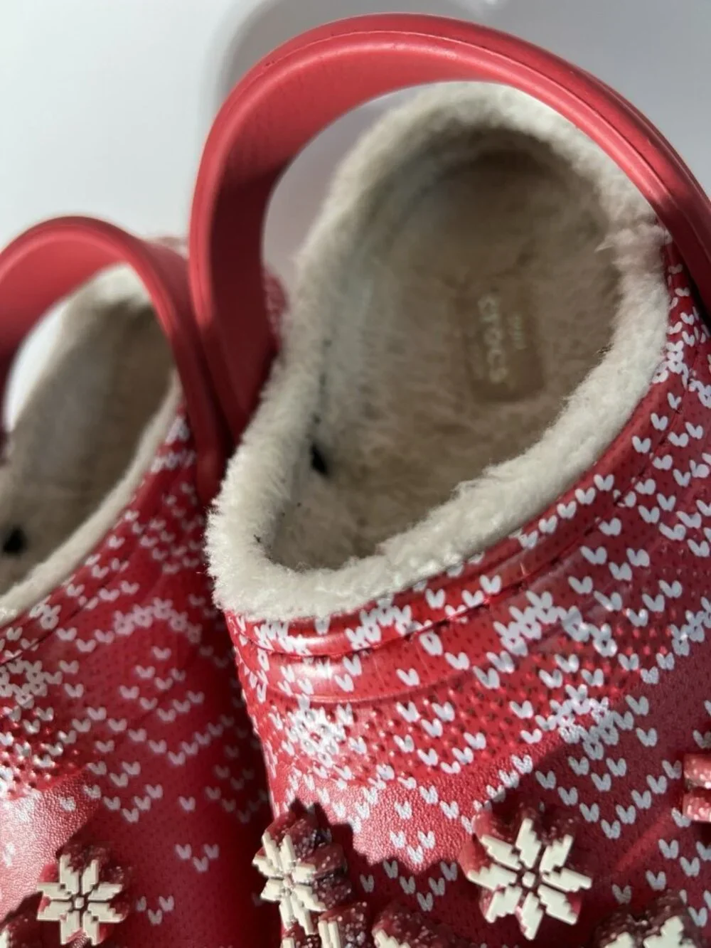 Women's Size 7 Crocs Lined Holiday Charm Clog Red/White w/Jibbitz Ugly Sweater - Picture 13 of 15